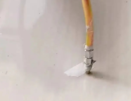 彭山瓷砖空鼓维修公司专业解答在瓷砖铺贴过程中，如果使用的砂料过粗（如全部使用了粗砂），可能会导致以下问题